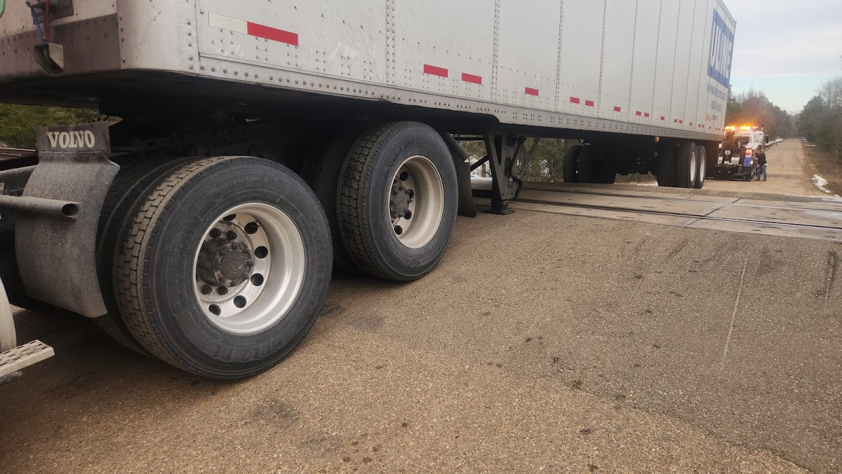 Recovery Services 24 Hour Mobile Truck, Trailer and Tire Repair