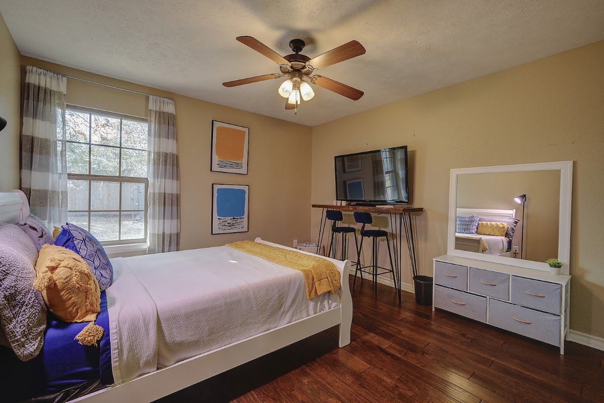 Linda Leach, Realtor