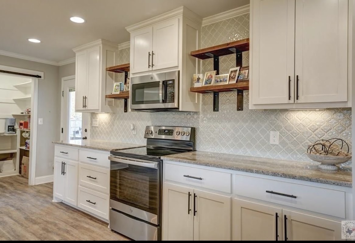 Linda Leach, Realtor