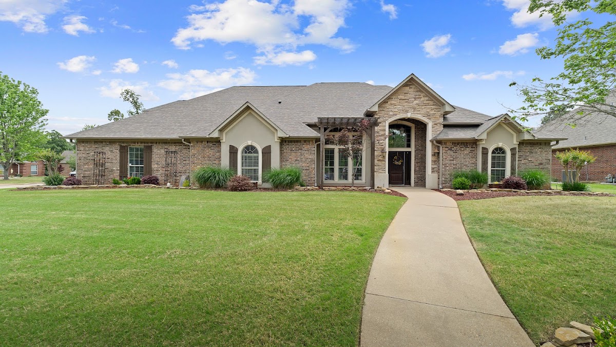 Victor Luna, REALTOR®- Realty Fanatics Group